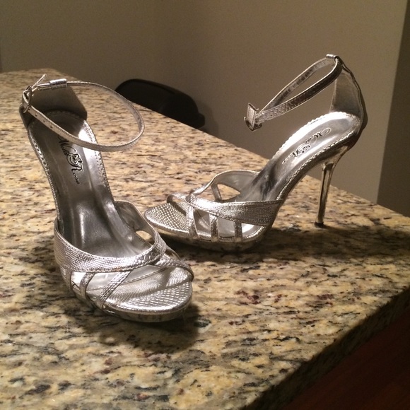 Silver Strappy Dress Heels NO TRADES - Picture 1 of 3