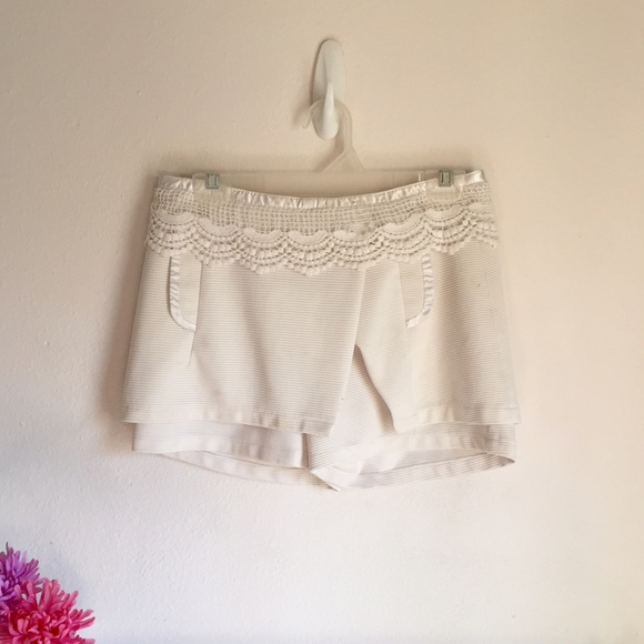 🔴SOLD🔴Beautiful off white shorts 💕
