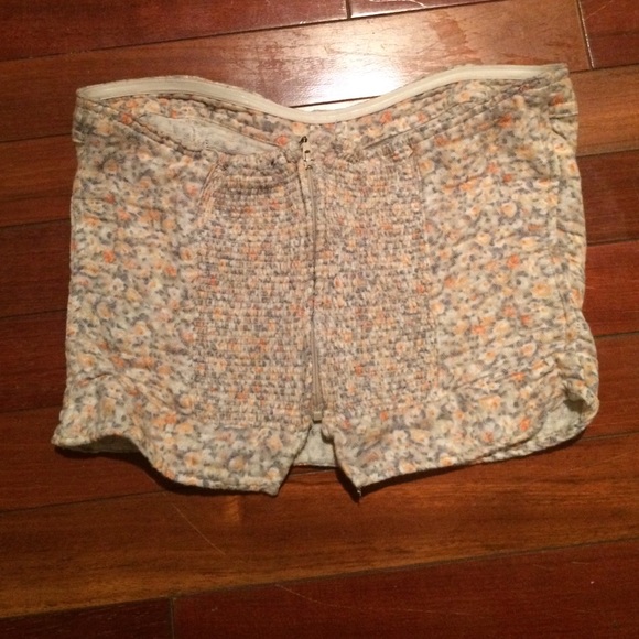 Floral Bustier Crop Top NO TRADES - Picture 2 of 2