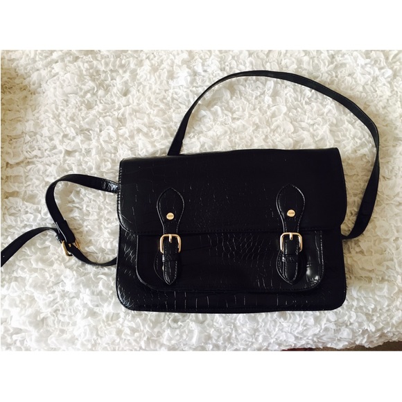 Forever 21 Handbags - Forever 21 Block Cross Body Bag!!