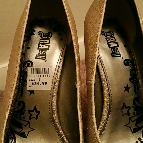 Shoes - Picture 2 of 4