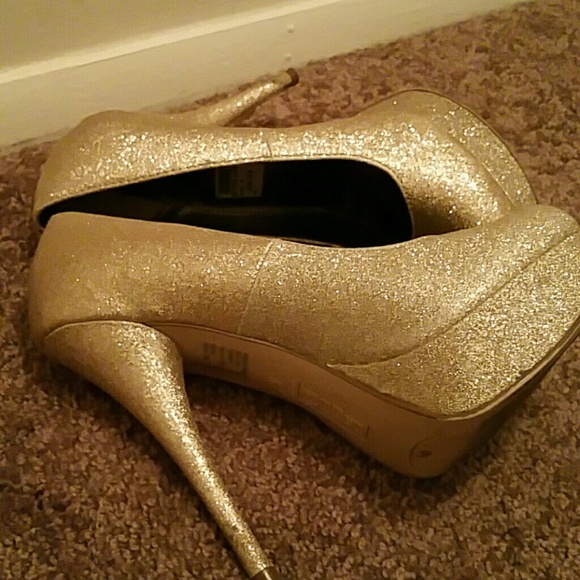 Shoes - Picture 4 of 4