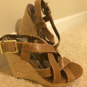🎉PRICE DROP! 🎉Jessica Simpson tan wedges
