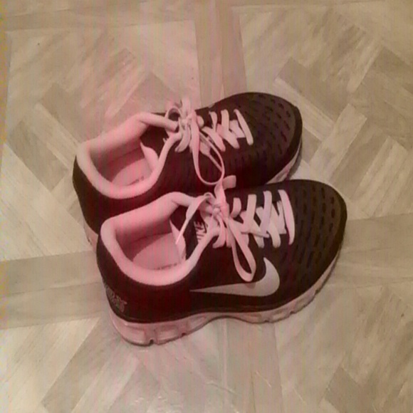 NIKE FIT SOLE TAILWIND 5 SHOES IN PINK AND BLACK