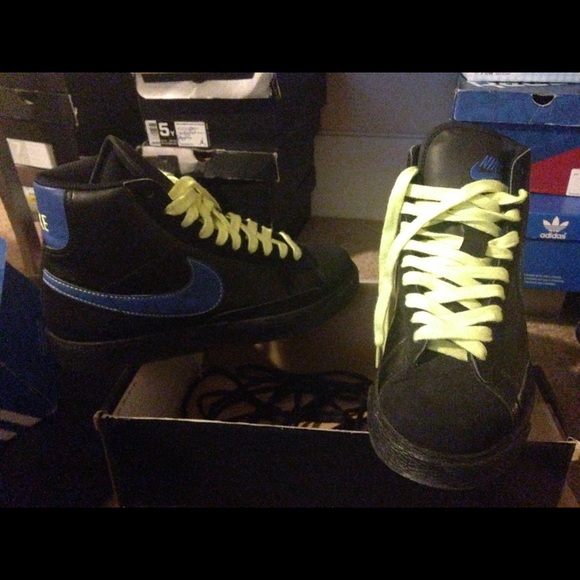 Nike - Picture 2 of 3