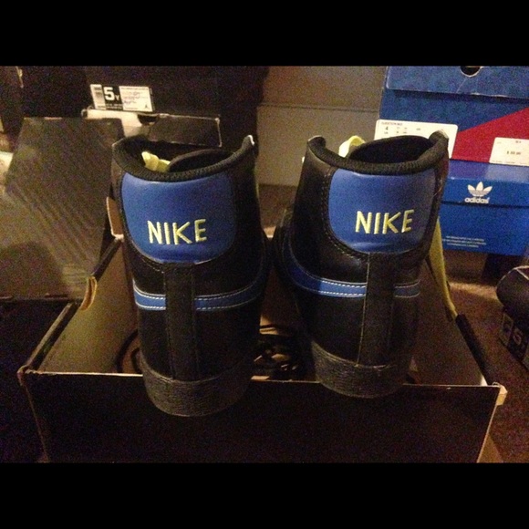 Nike - Picture 3 of 3