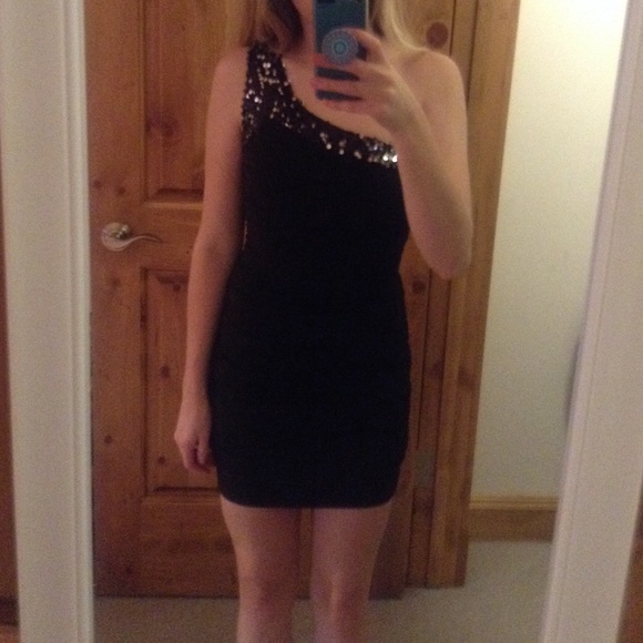 Lil black dress 😋