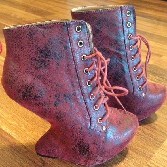 Red crackle antigravity booties