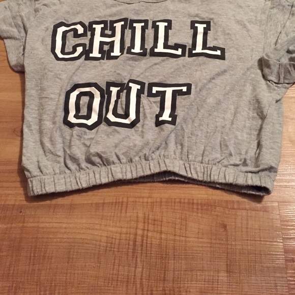 Forever21 CHILL OUT crop - Picture 3 of 4