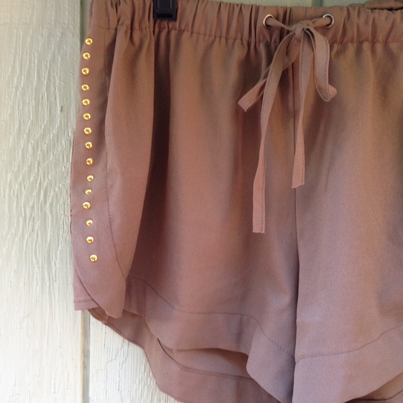 Cute brown shorts with gold studs - Picture 4 of 4