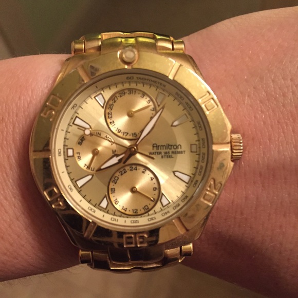 Armitron gold watch - Picture 1 of 4