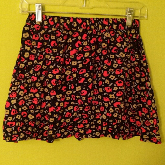 Cooperative floral mini skirt