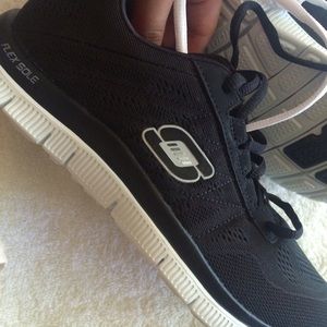 Brand new Skechers sneakers black and white