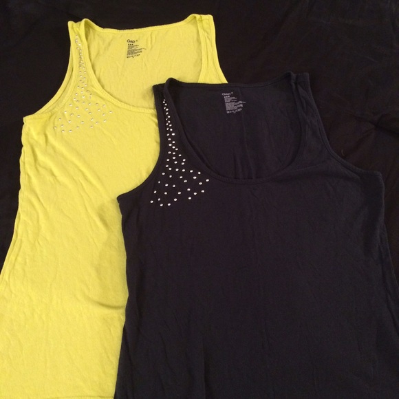 2 Gap Tank Tops - Picture 3 of 4