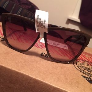 Women's Gucci sun glasses! Band New with tags