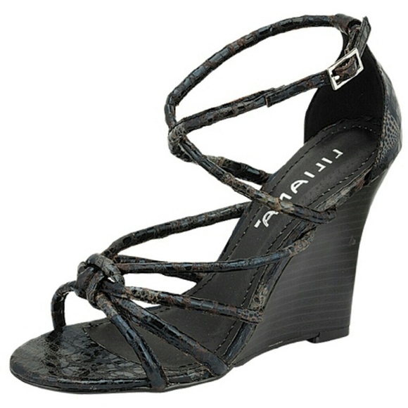 Liliana Wedge - Picture 1 of 1