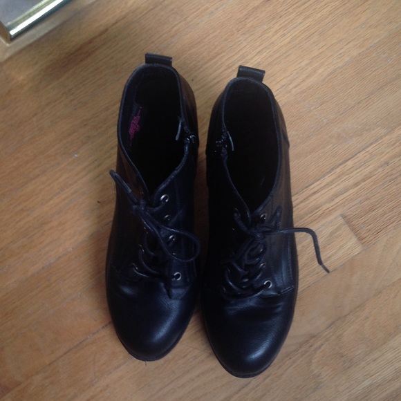 SOLD OFFLINE - Picture 2 of 3