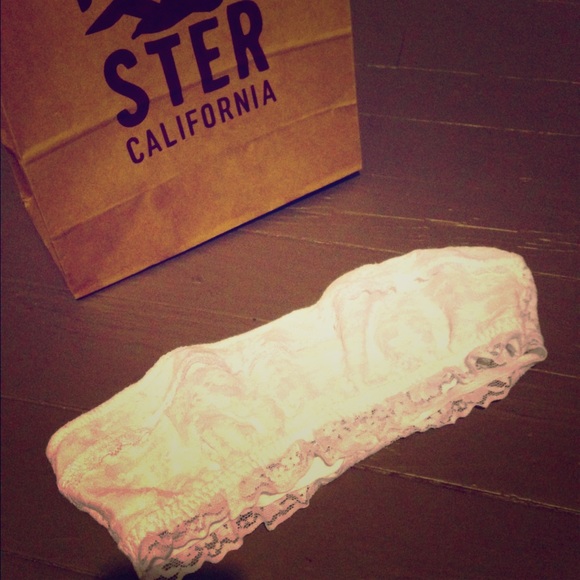 White lace bandeau