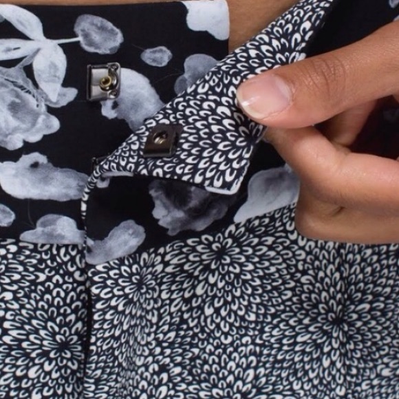 SOLDDDDDD Lululemon Departure Pants - Picture 2 of 3