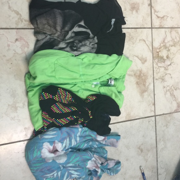 ❌❌SOLD❌4 BUNDLED SHIRTS FOR $20