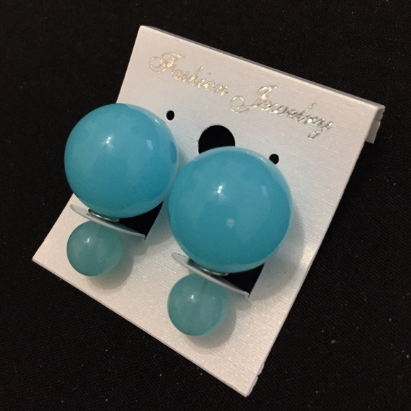 Shiny light blue runway ball stud earrings - Picture 2 of 2