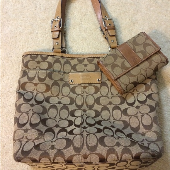 $100 Coach bag and wallet