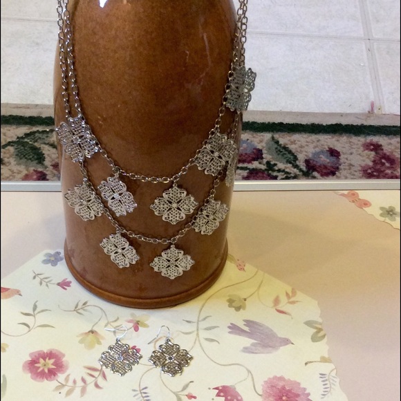 A set Necklace and Matching Earings