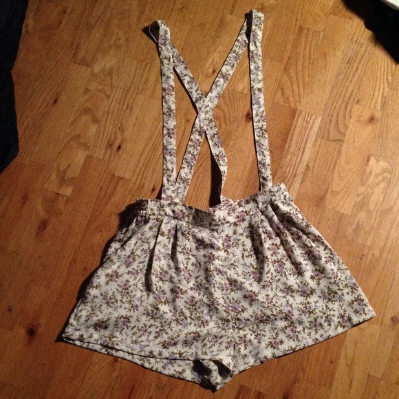 Floral overall shorts. Crossing straps, new.