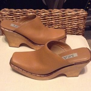 Mia shoes. Size 10. Awesome, worn once!