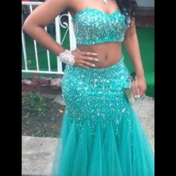Beautiful Crop Top ,Prom or Homecoming dress - Picture 4 of 4