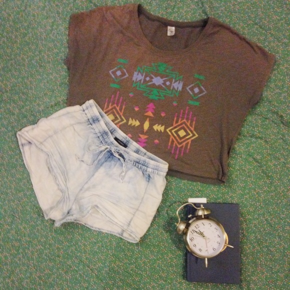 Gray Tribal Print Top | F21