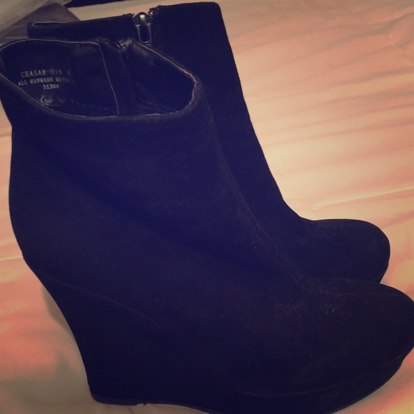 Black ankle booties/wedges!