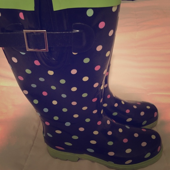 Polka dot rainboots.