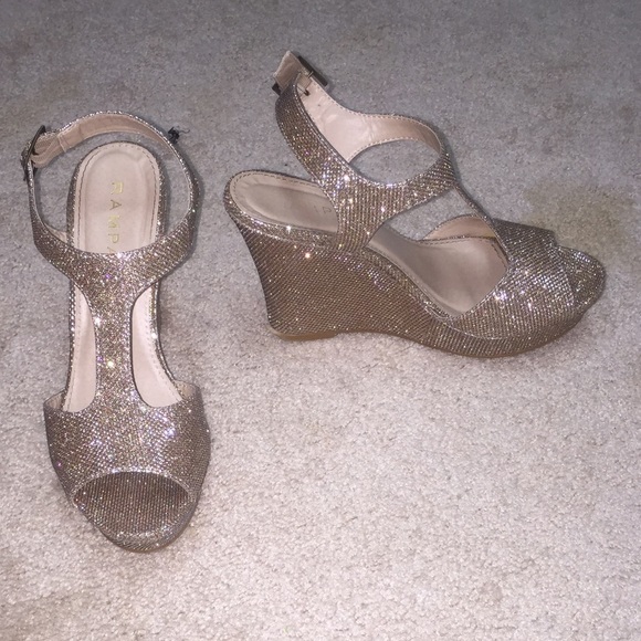 Rampage Gold Sparkly Wedges