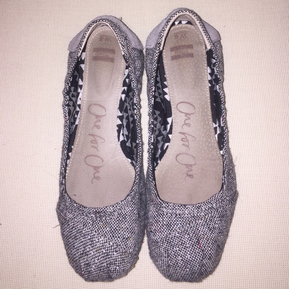 TOMS Flats