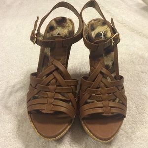 Light brown wedges