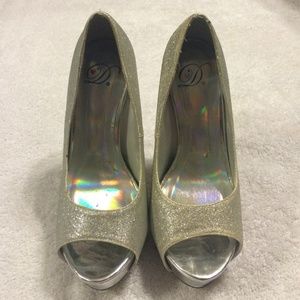 Silver glitter, peep toe pumps.