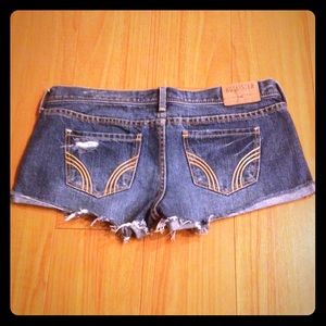 🔹Hollister Destroyed Denim Shorties🔹