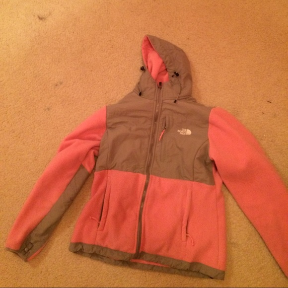 Light pink north face (willing to negotiate)