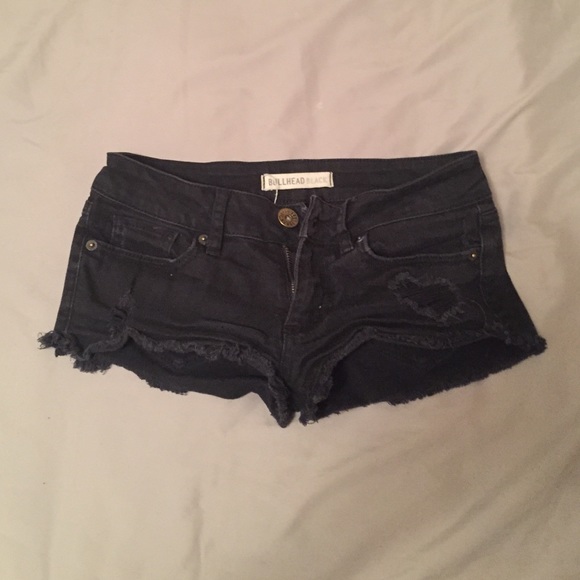 Bullhead black distressed shorts