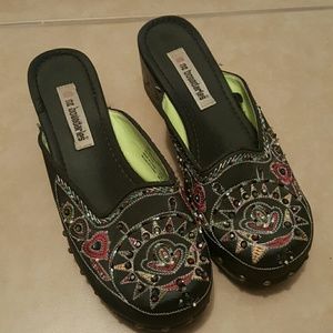 Studded southwestern shoes sz 9