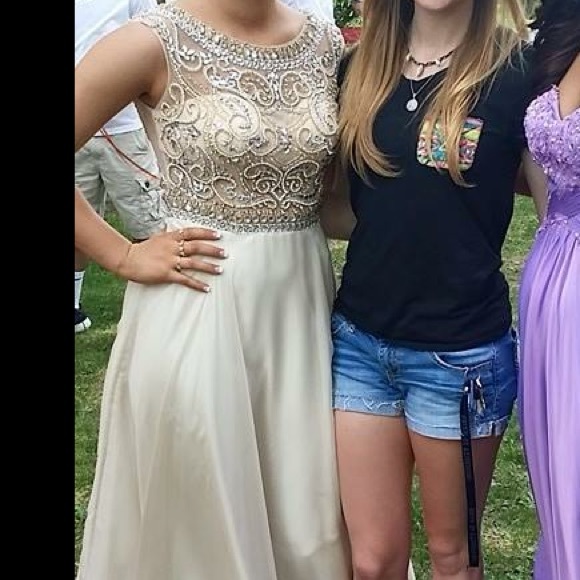 Prom dress!! - Picture 4 of 4