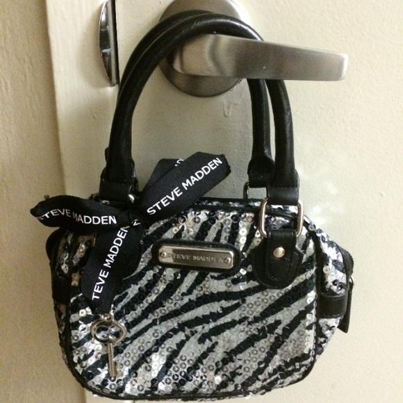 Steve madden matte black hand bag