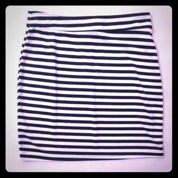 Striped high waisted mini skirt