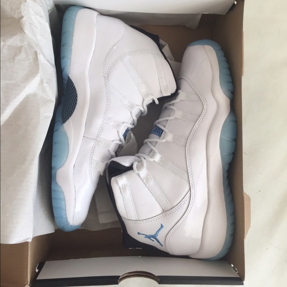 Jordan 11s DEADSTOCK - Picture 1 of 4