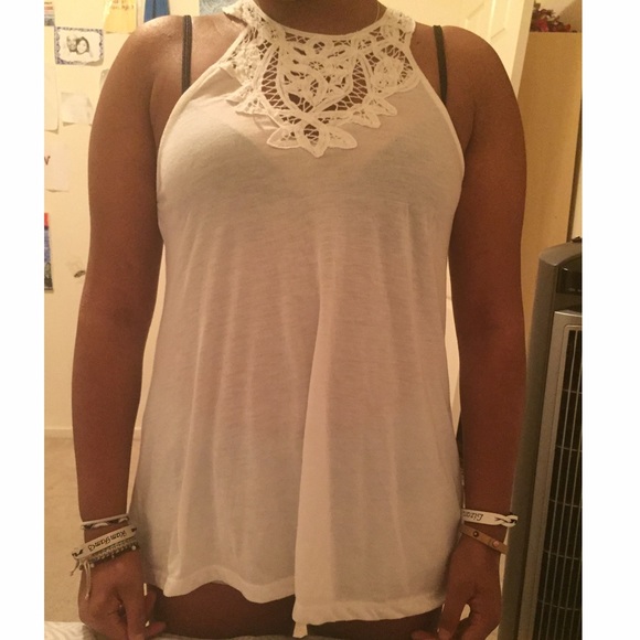 H&M white tank top w/ lace at the top