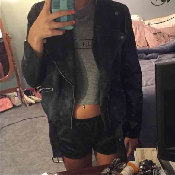 leather jacket - Picture 2 of 2