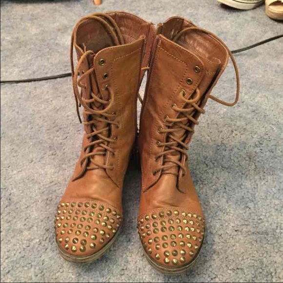 studded boots - Picture 2 of 2