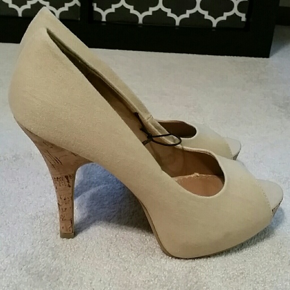 Rue 21 peep toe heels