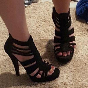 Madden Gurl Black Strappy Pumps!